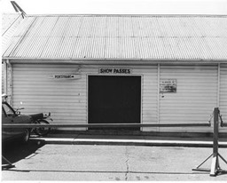 DOCKGATESRACEEXIT1979